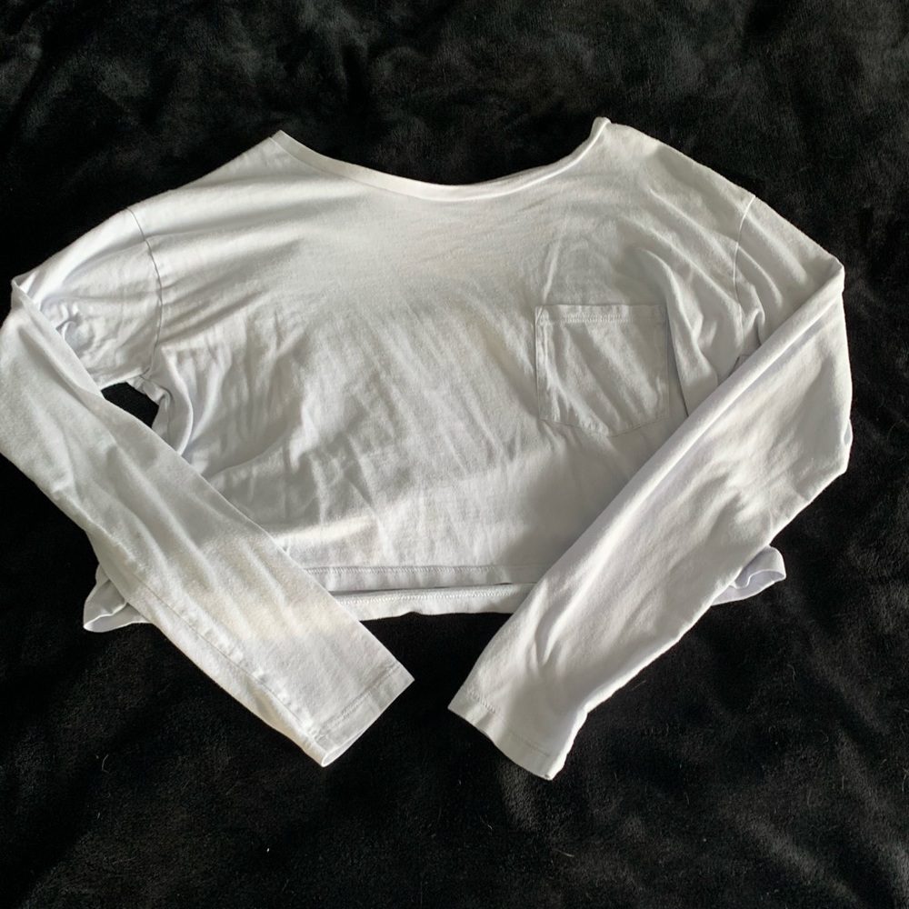 Cropped loose-fitting long sleeve